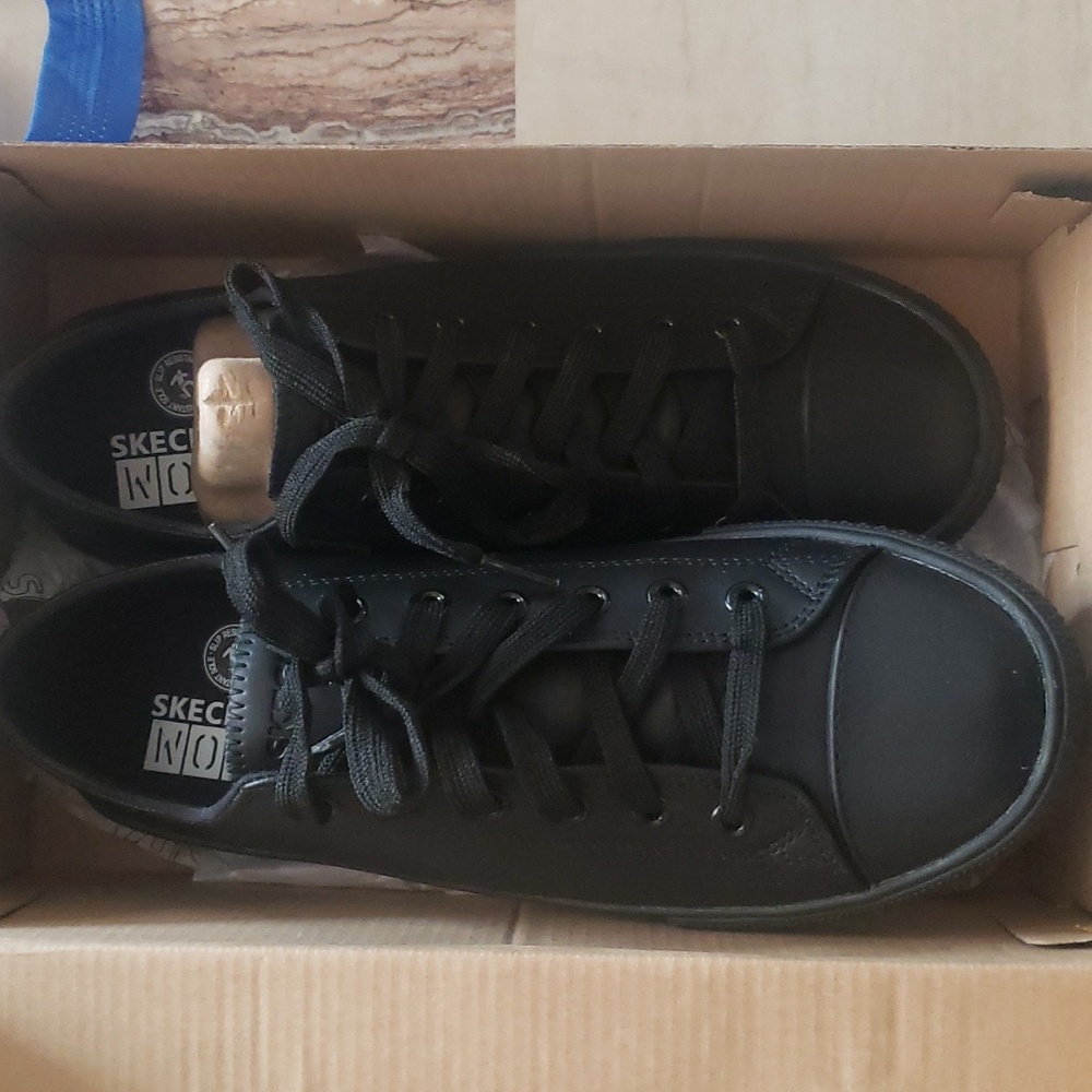 NWT Skechers Slip Resistant Shoes